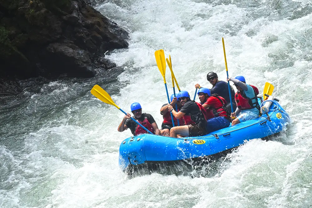 group whitewater rafting at Rios Rapid on the Pacuare River